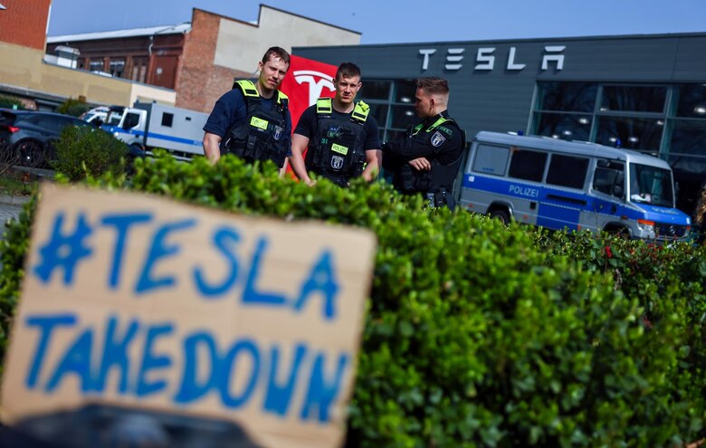 ‘Tesla Takedown’: campaña global contra Elon Musk convoca protestas en varios países