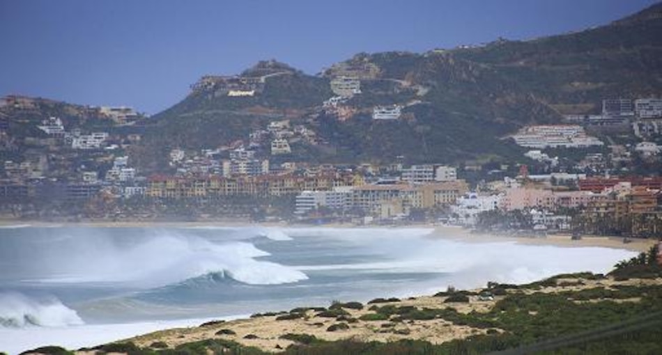 Huracán Odile a punto de tocar tierra en México