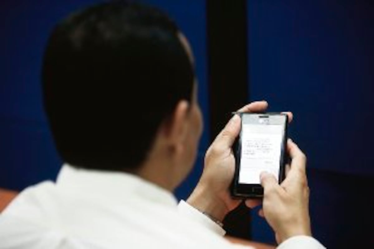 Panamá abre licitación para un tercer operador de telefonía móvil y ampliar la competencia