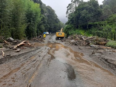 Vía Chiriquí-Bocas mantiene al menos 15 derrumbes; hay más de 2 mil personas en refugios
