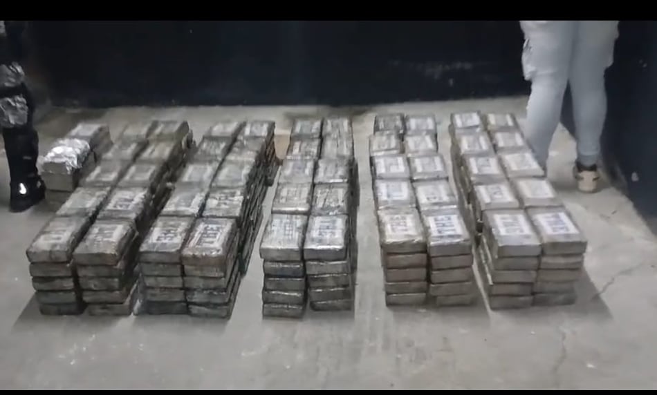 Operativo antidrogas en Pueblo Nuevo deja tres aprehendidos y más de 260 paquetes incautados