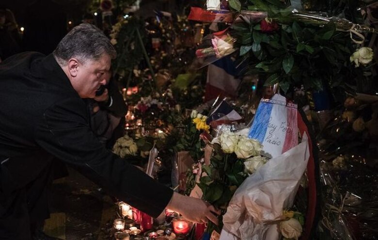 Mandatarios rinden homenaje a las víctimas de los atentados en París