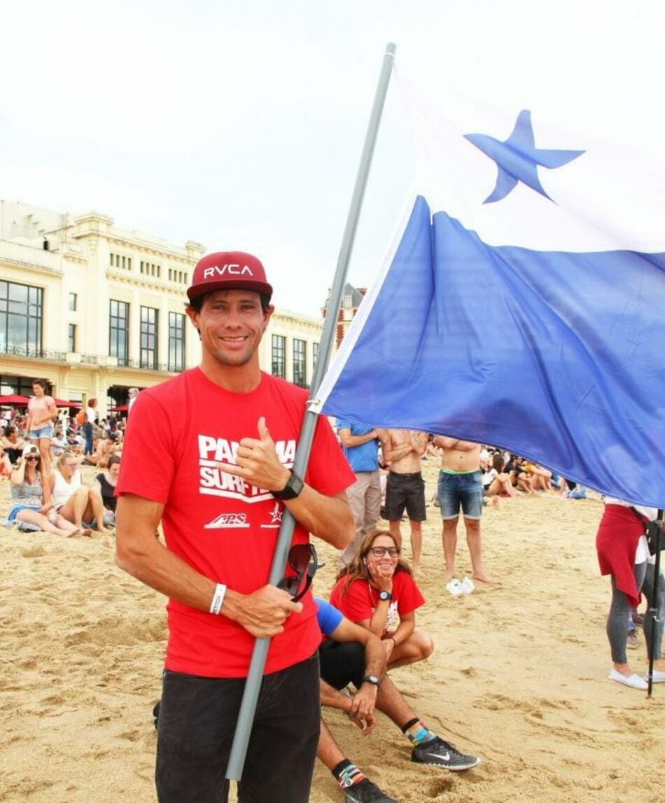 El panameño Diego Salgado se prepara para el Mundial de Surf