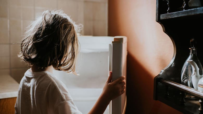 ‘Los padres se saltan comidas para que los niños tengan alimentos’: cómo la pobreza afecta a millones de personas en Reino Unido