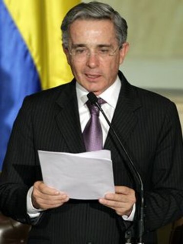 Uribe repasa sus logros en último discurso ante Congreso