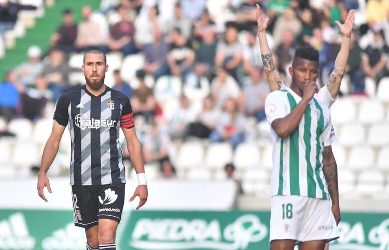 El Cartagena de Carrasquilla derrotó al Córdoba de Escobar en duelo de panameños en España