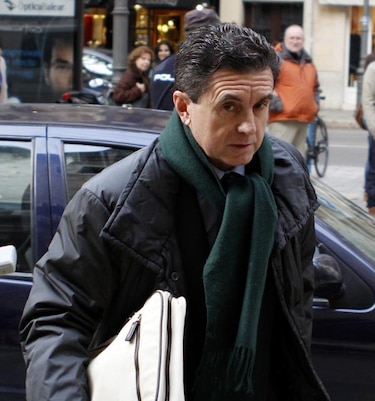 Justicia española congela pena de prisión para exalto cargo del PP
