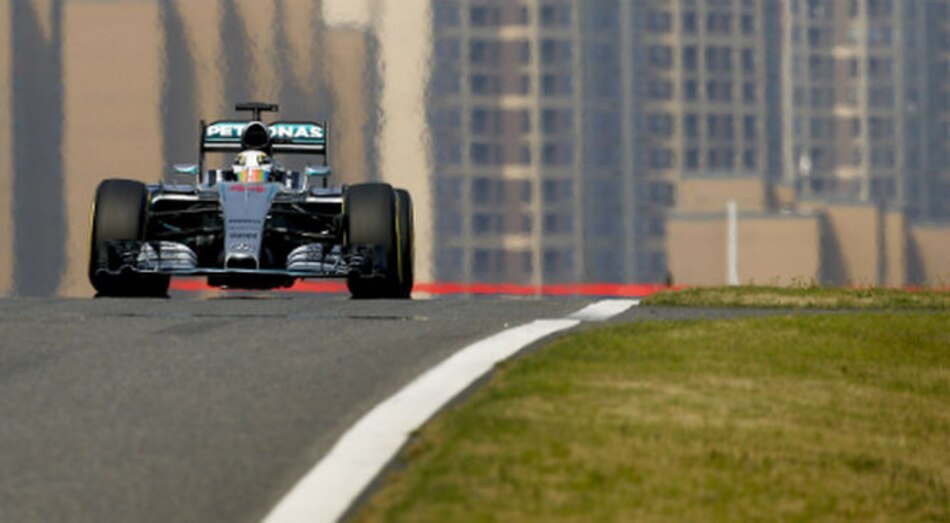 Hamilton se queda con la ‘pole’ en China por delante de Rosberg