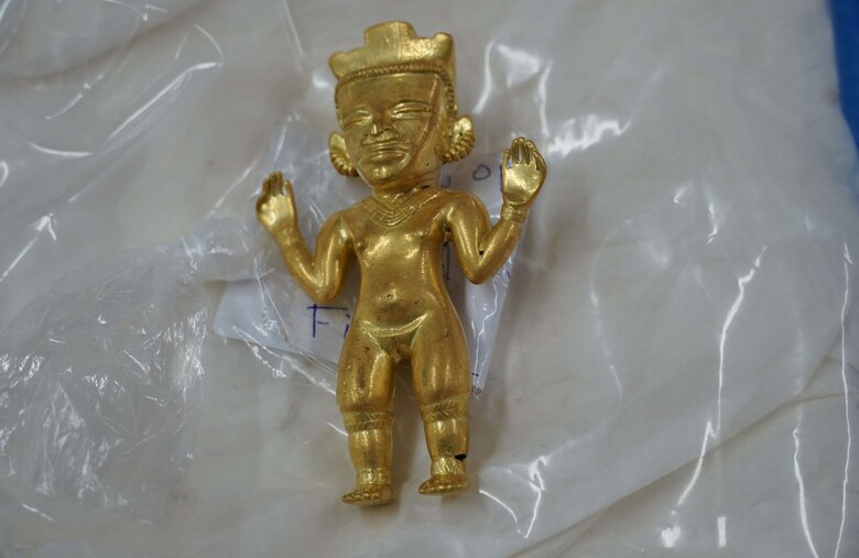 Nuevas imágenes de las piezas de oro y cerámica encontradas en Coclé
