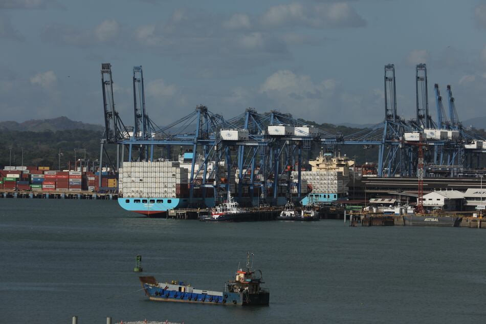 Puertos: razones políticas y financieras; algunos datos del acuerdo entre BlackRock y CK Hutchison