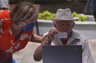 Día clave para la libre postulación: empieza la recolección de firmas