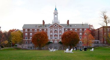 Harvard da marcha atrás y rechaza ayuda de $8.6 millones por coronavirus