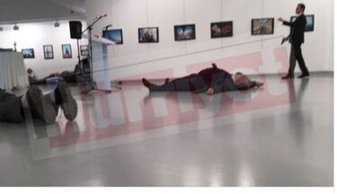 Video: Asesinan al embajador de Rusia en Turquía durante exposición fotográfica