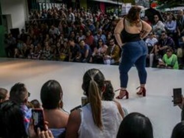Las modelos de tallas grandes desfilan por primera vez en Colombiamoda
