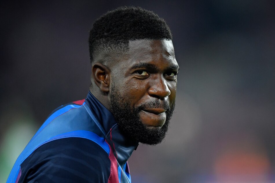 El Barcelona renueva hasta 2026 a Umtiti, que reduce su salario