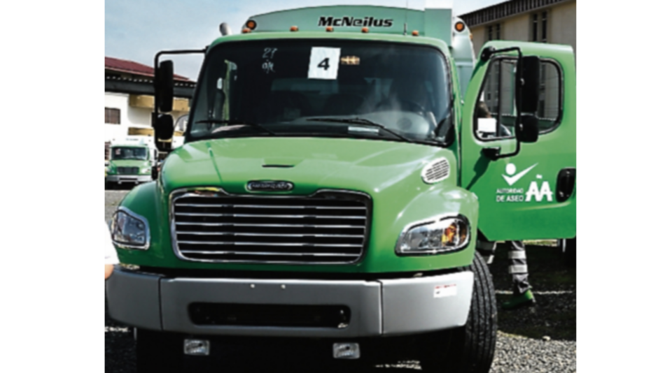 AAUD recibe 12 nuevos camiones compactadores