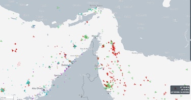 Agencia marítima de Reino Unido reporta que un barco ha recibido un impacto cerca del estrecho de Ormuz