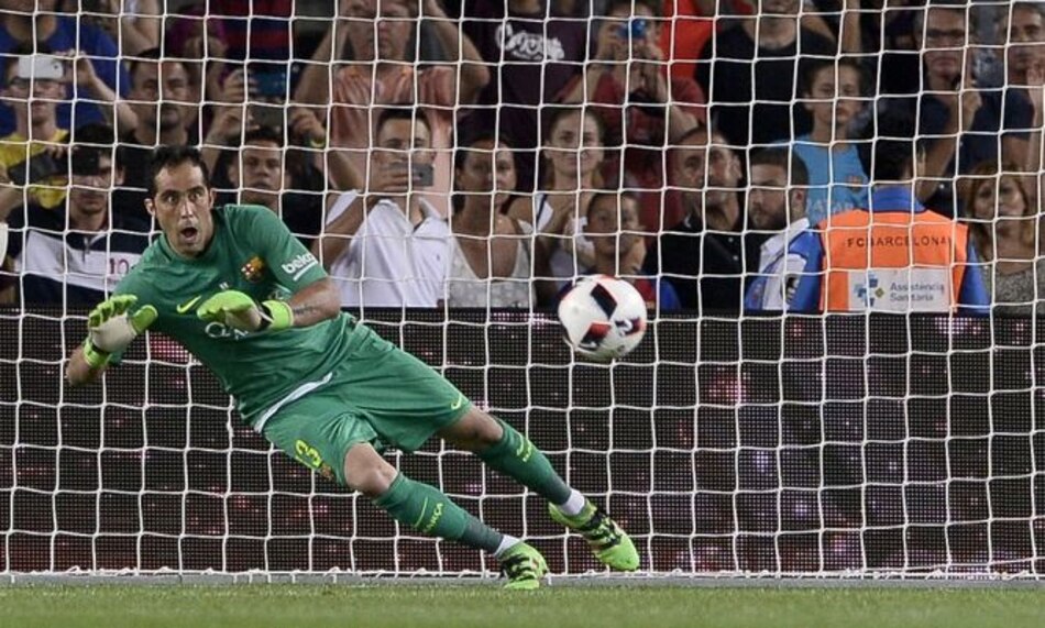 Manchester City confirma el fichaje del chileno Claudio Bravo