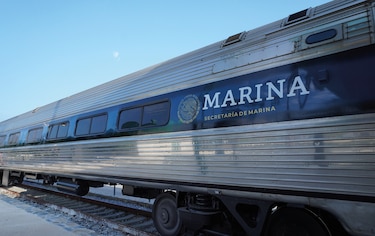 México inaugura un tren en su punto más estrecho para competir con el Canal de Panamá
