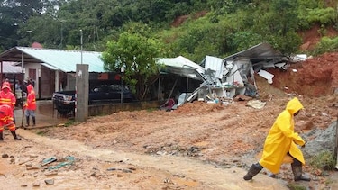 Residentes de Fundavico son trasladados a áreas seguras; deslave dejó dos muertos