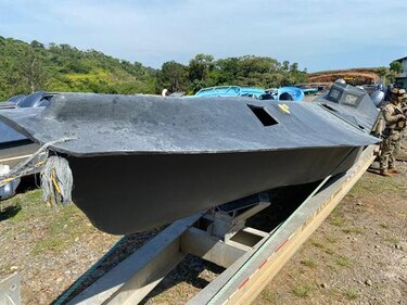 Detención provisional a tres colombianos que transportaban droga en un semisumergible