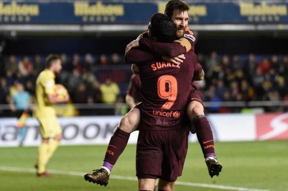 Suárez y Messi dan triunfo al Barcelona