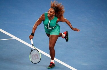 Djokovic y Serena siguen con paso firme en Australia