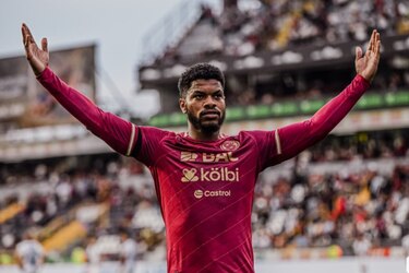 Doblete del panameño Newton Williams pone al Saprissa como líder en el fútbol de Costa Rica