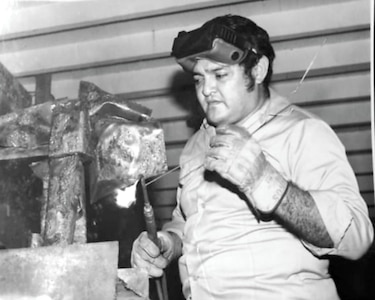 Mario Calvit, siempre con el pincel