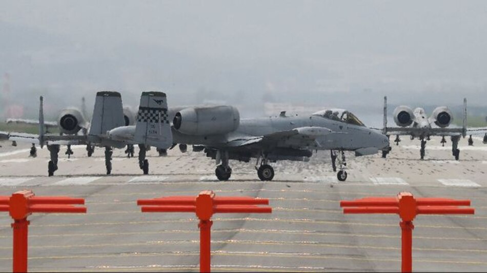 Corea del Norte realiza maniobras en aniversario de su ejército