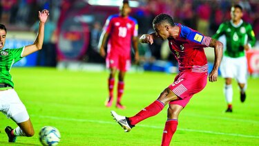 ¿Uno o dos delanteros para salir al Azteca?