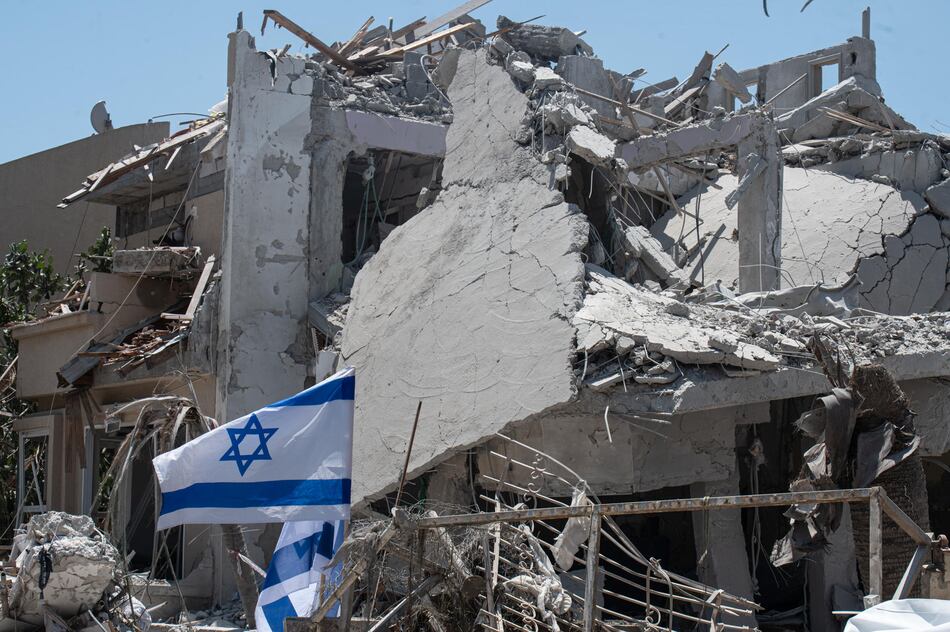 Los bomberos reportan daños en edificios residenciales en el norte de Israel