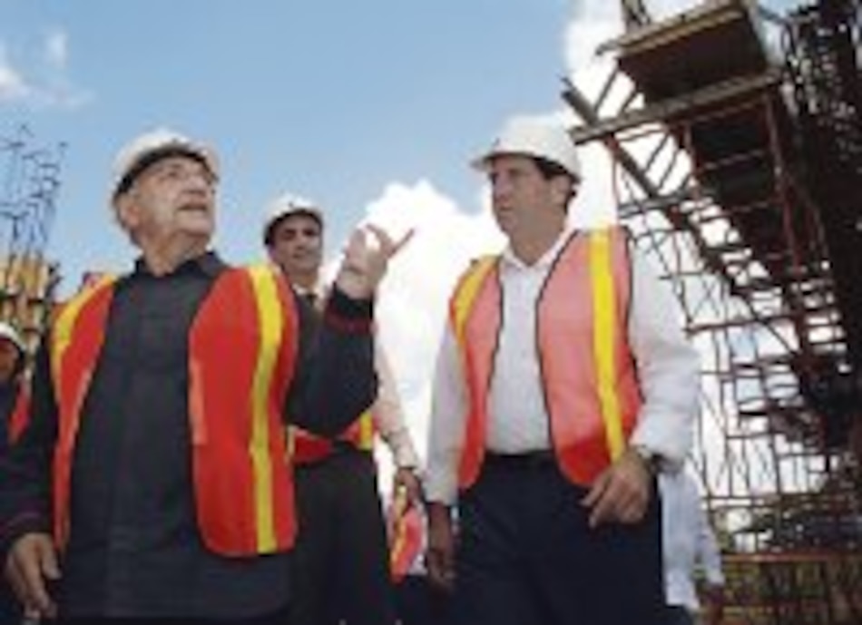 Gehry observa avances de su única obra en América Latina