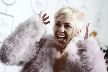 Miley Cyrus sigue hospitalizada; cancela segundo concierto