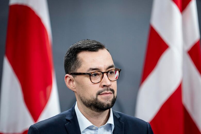 China dice respetar la soberanía danesa sobre Groenlandia en una reunión entre cancilleres