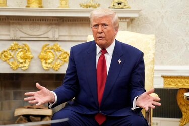 Trump firma dos órdenes autorizando la pesca en áreas protegidas del océano Pacífico