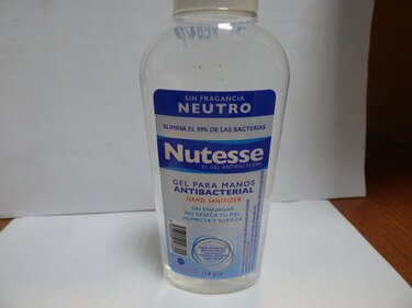 Retiran del mercado gel alcoholado por contener metanol