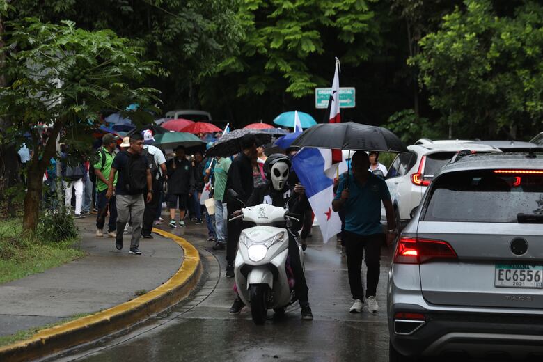 Protestas por pensiones y subsidios escolares paralizan vías en varias provincias