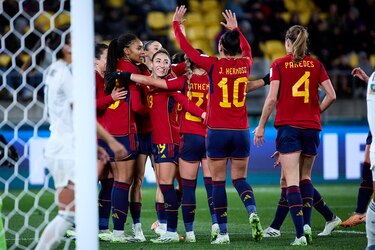 España cumple en su estreno; Suiza vence a la debutante Filipinas y lidera el grupo A