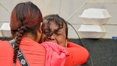 Las emotivas imágenes de las labores de rescate en la búsqueda de sobrevivientes tras los terremotos de Venezuela