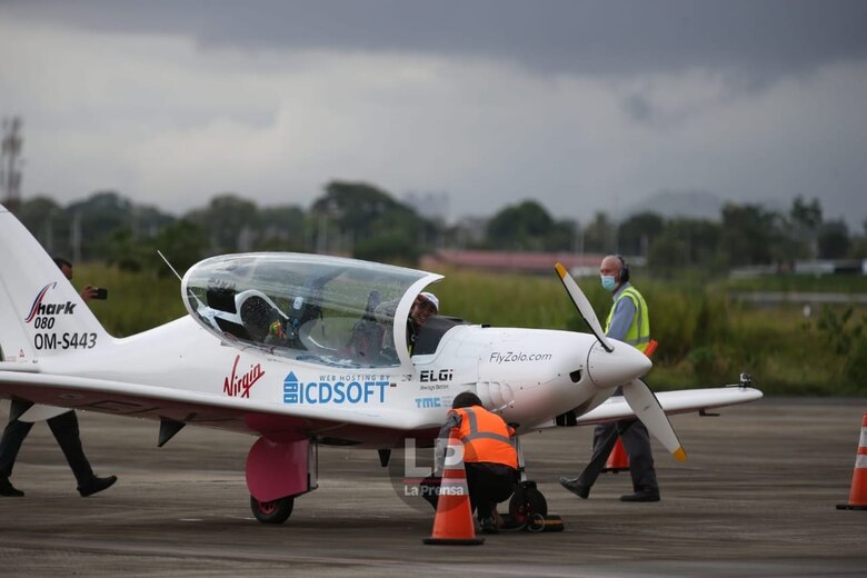 Joven piloto que intenta dar la vuelta al mundo en ultraliviano, aterriza en Panamá