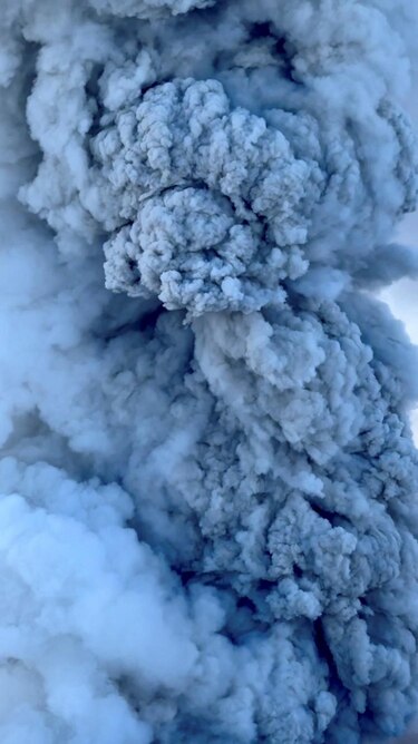 Las imágenes del volcán que entró en erupción en Rusia después de 500 años tras una réplica del potente terremoto de la semana pasada