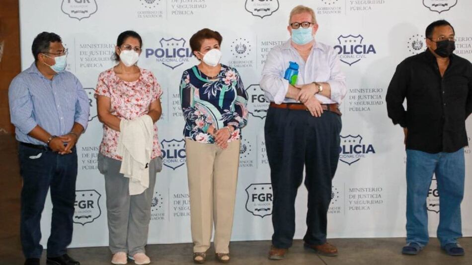 Piden captura de expresidente Sánchez Cerén y detienen a exministros en El Salvador