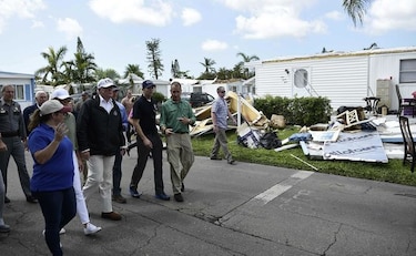 Trump visita Florida tras huracán Irma; se investiga muerte de ancianos