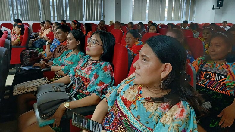 Más de 1,700 indígenas realizan pruebas para enseñar en sus comarcas