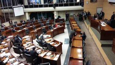 Proyecto de seguro obligatorio de automóviles espera sanción presidencial