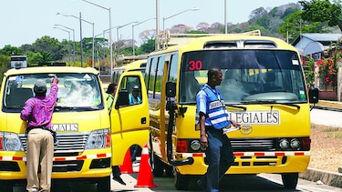 La ATTT certifica a 102 buses colegiales