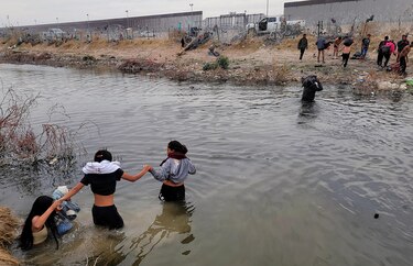 El Tribunal Supremo de Estados Unidos da vía libre a Texas para detener y expulsar a migrantes