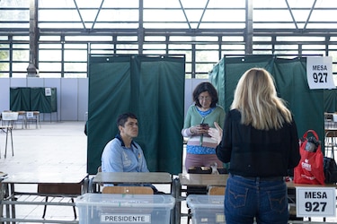 Chile vota para elegir al sucesor de Boric y encuestas apuntan a una segunda vuelta