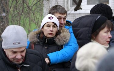Un adolescente mata a dos personas en secuestro en escuela en Rusia